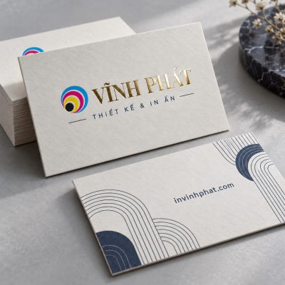 Mẫu danh thiếp Vĩnh Phát ép kim vàng, mặt trước và mặt sau trên nền sáng