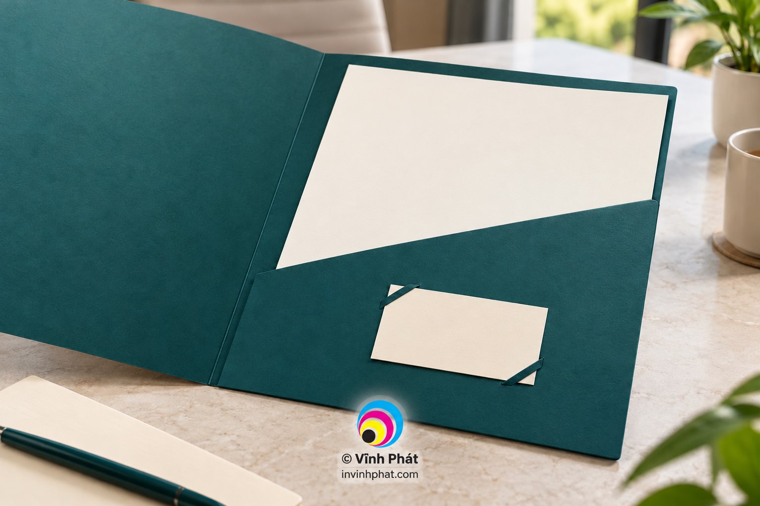 Chi tiết chất liệu và hoàn thiện in folder A4 có khe cài danh thiếp