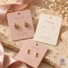 Thẻ treo bông tai — bản quyền ảnh Vĩnh Phát